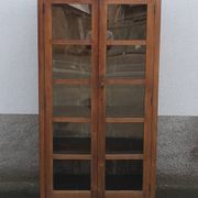 Armoire vitrée en bois
