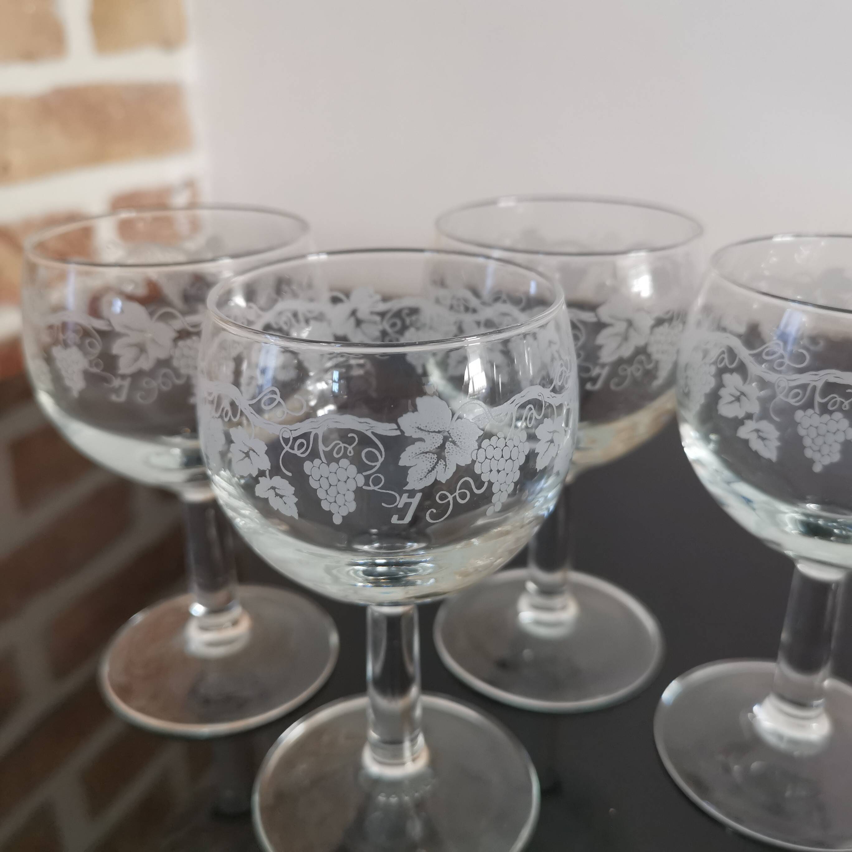 6 vintage “Henri Julien” white wine balloon glasses decorated with bunches of grapes LUMINARC