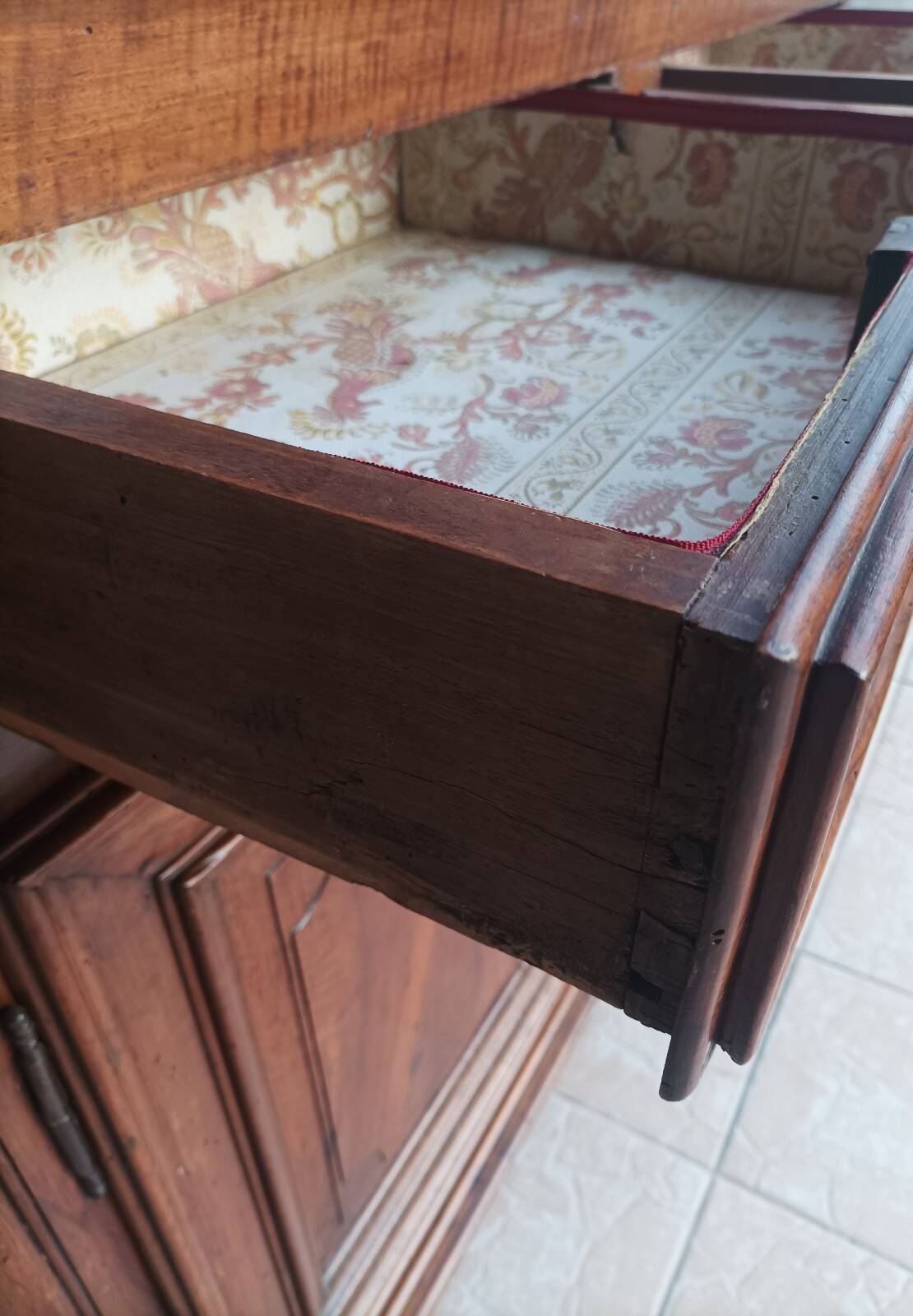Louis XIV walnut buffet with 4 doors from the 18th century.