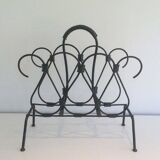 Magazine rack in leather and black lacquered metal. Attributed to Jacques Adnet