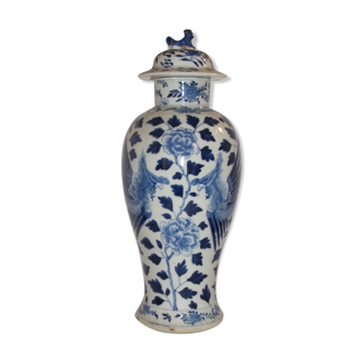 Ancient Chinese white blue potiche