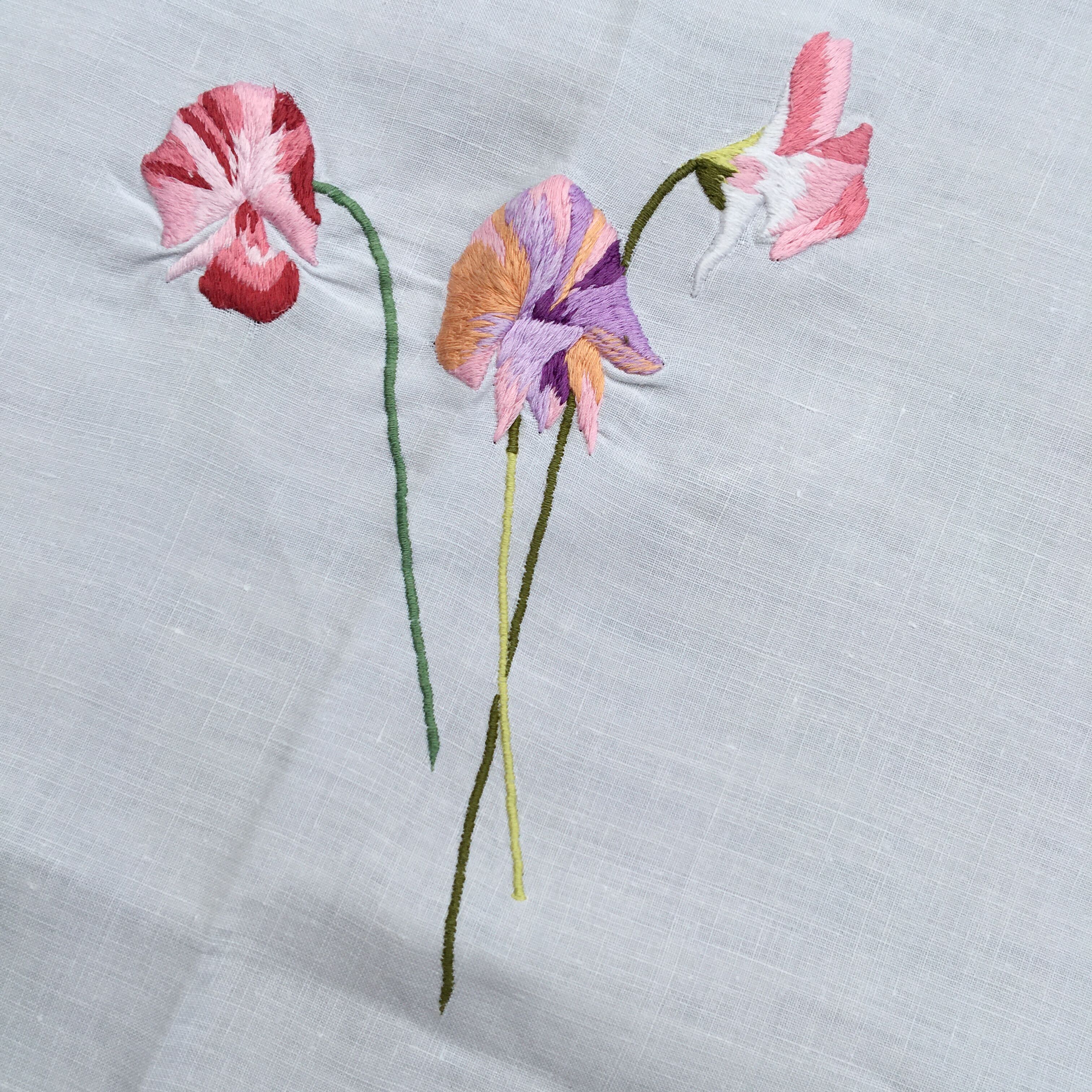 Rectangular tablecloth 160 x 240cm embroidered flowers "sweet peas"