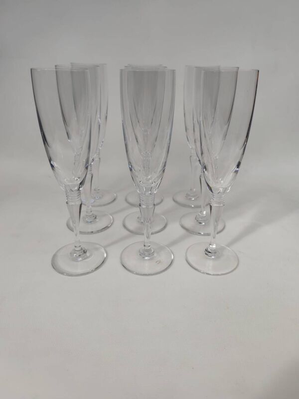 9 flûtes à champagne en cristal de Saint Louis, modèle Grand Lieu.
