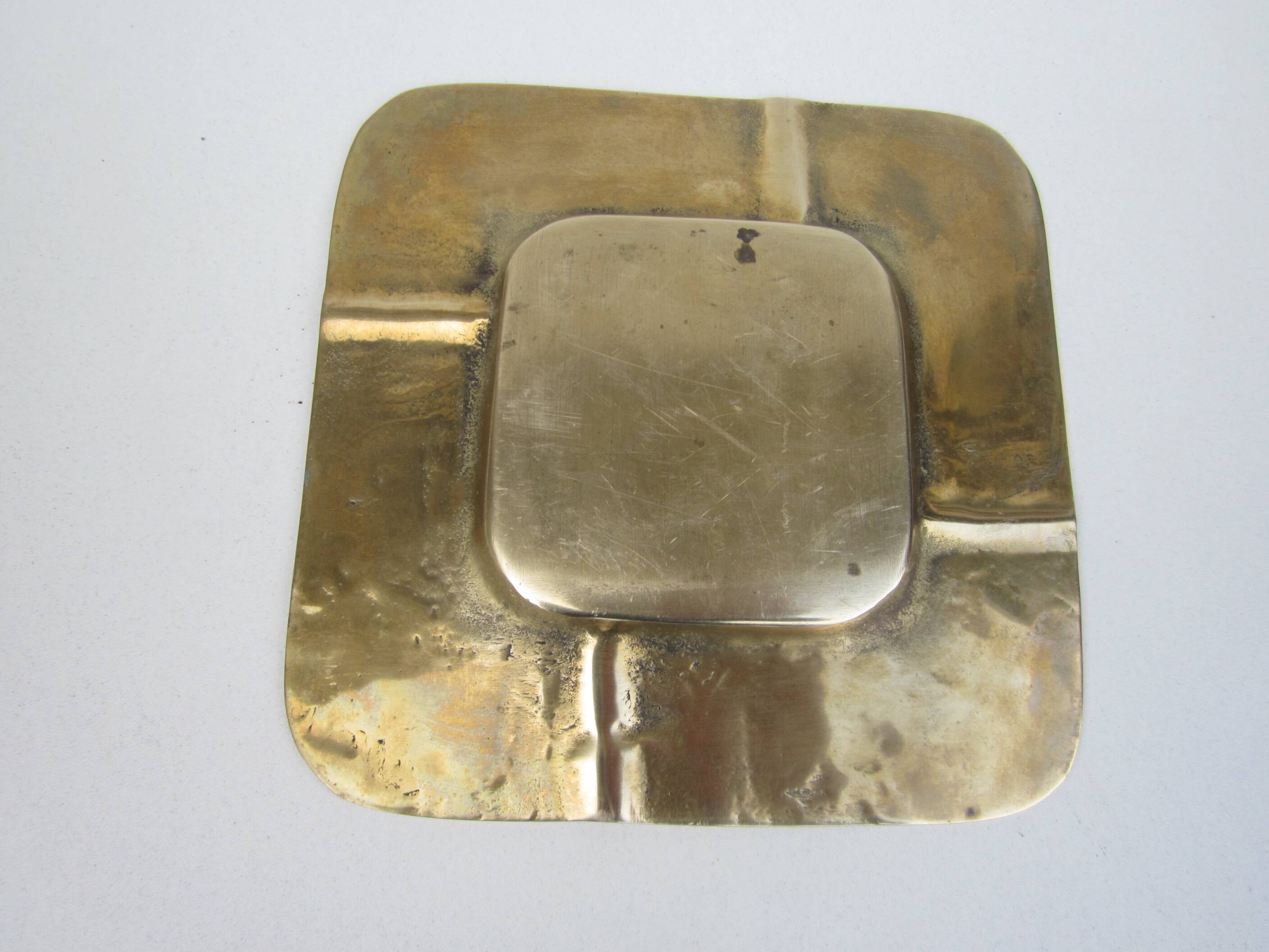 Cendrier plat en laiton
