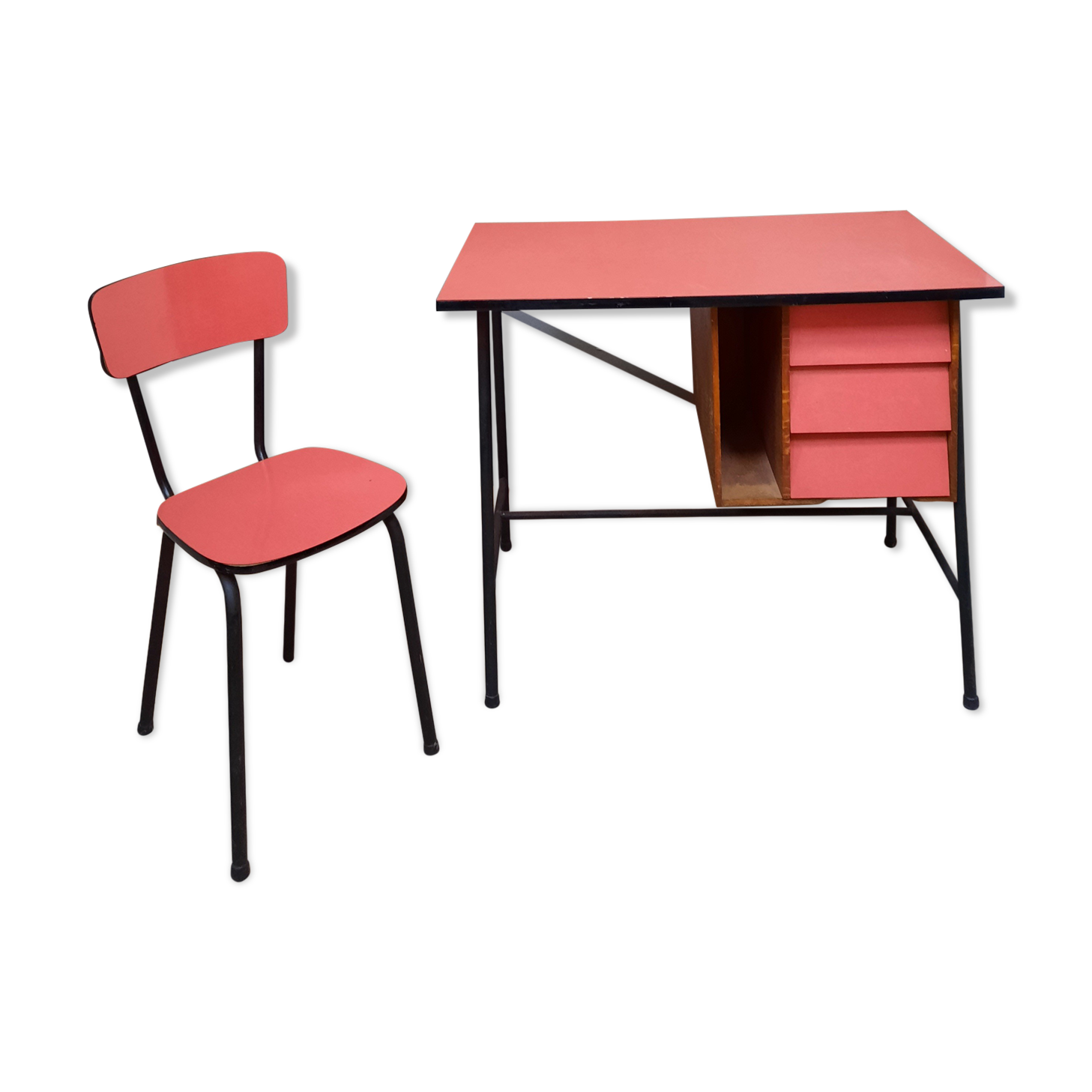 Red vintage desk and its chair