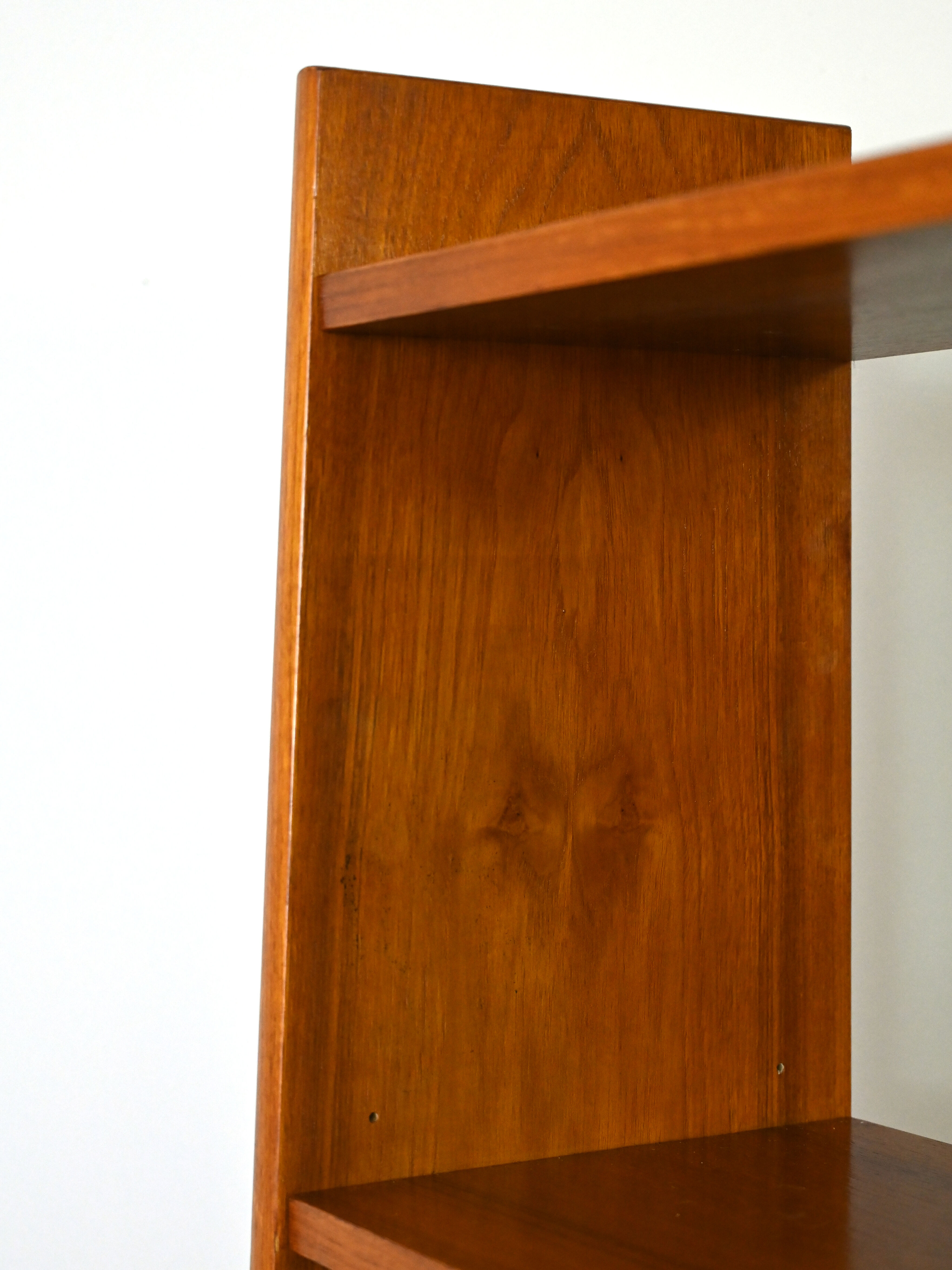 Vintage bookcase with storage compartment