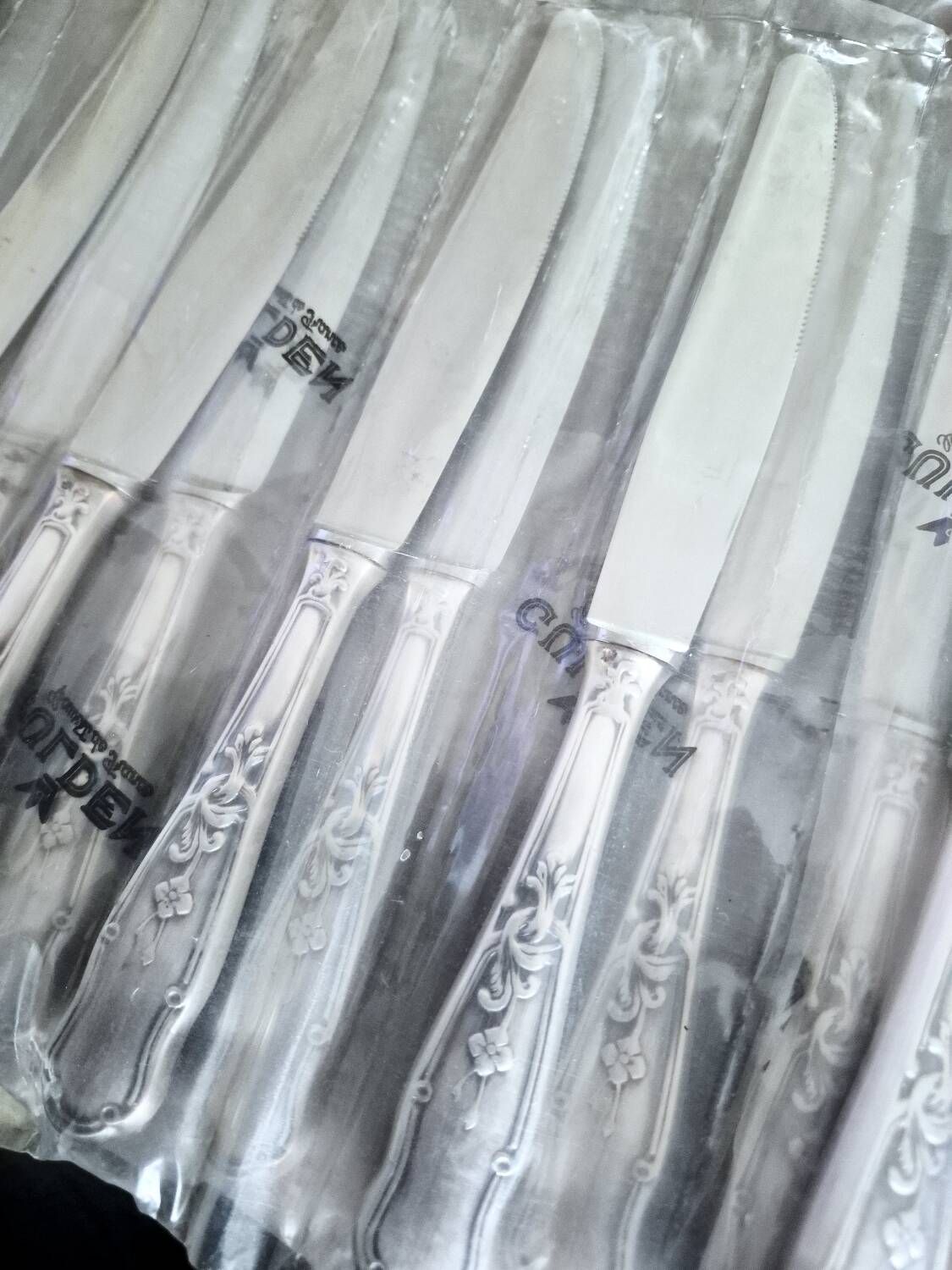 48 new silver-plated metal cutlery pieces in blister packaging.