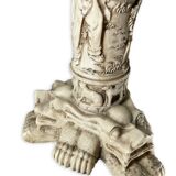 Piédestal chinois sculpté en faux ivoire