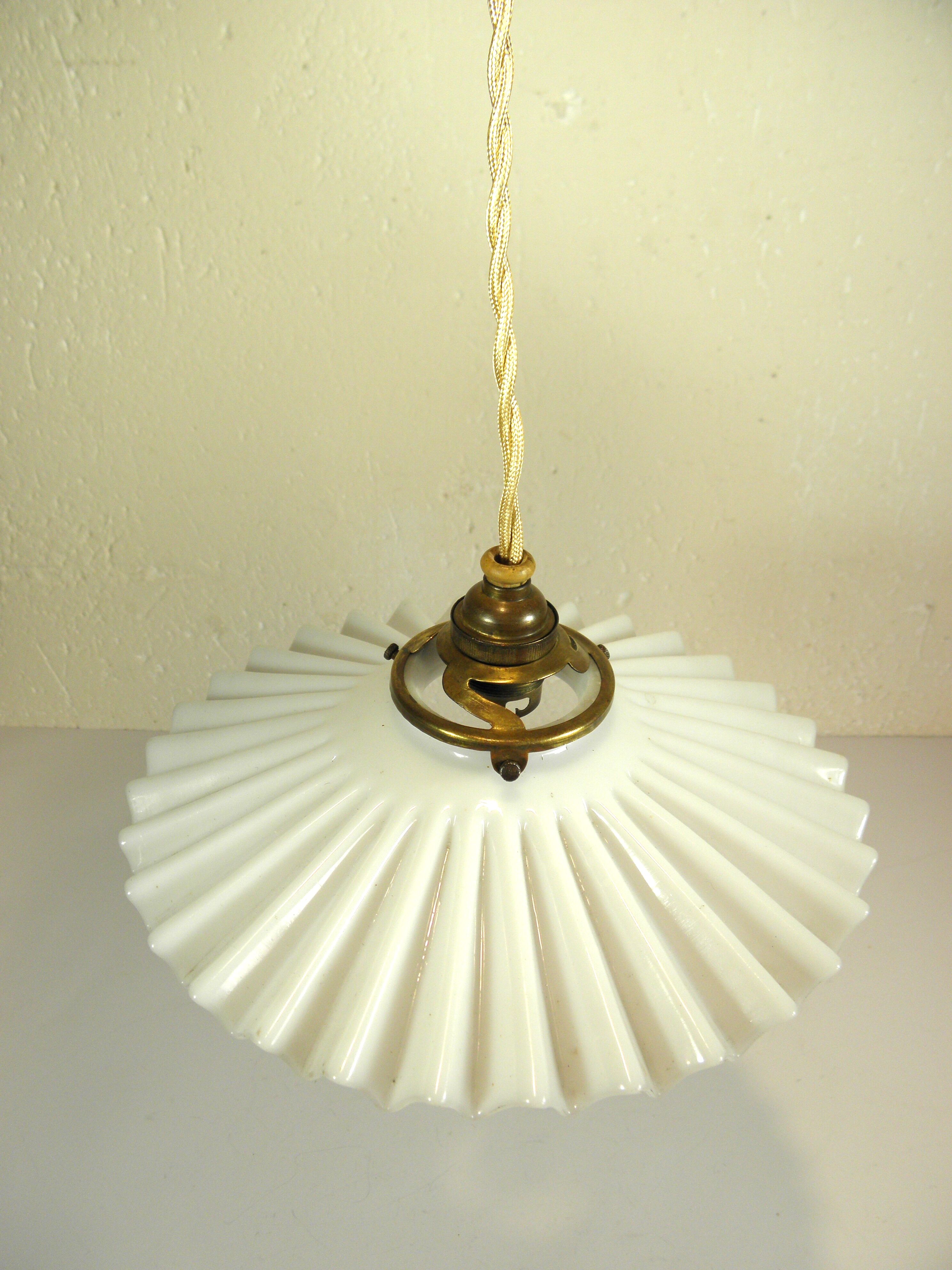 Suspension and rosette in opaline and porcelain