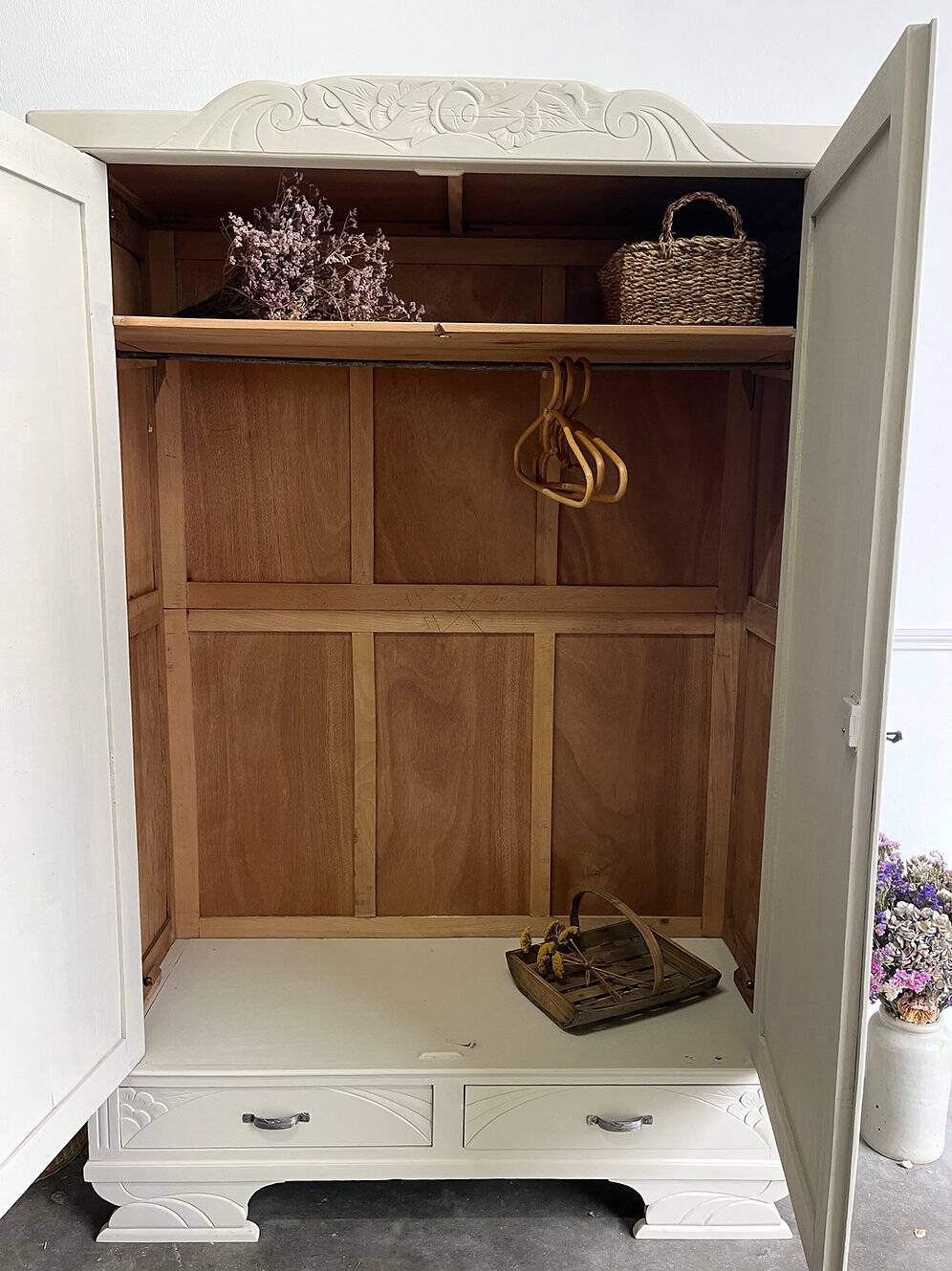 Armoire art déco grège