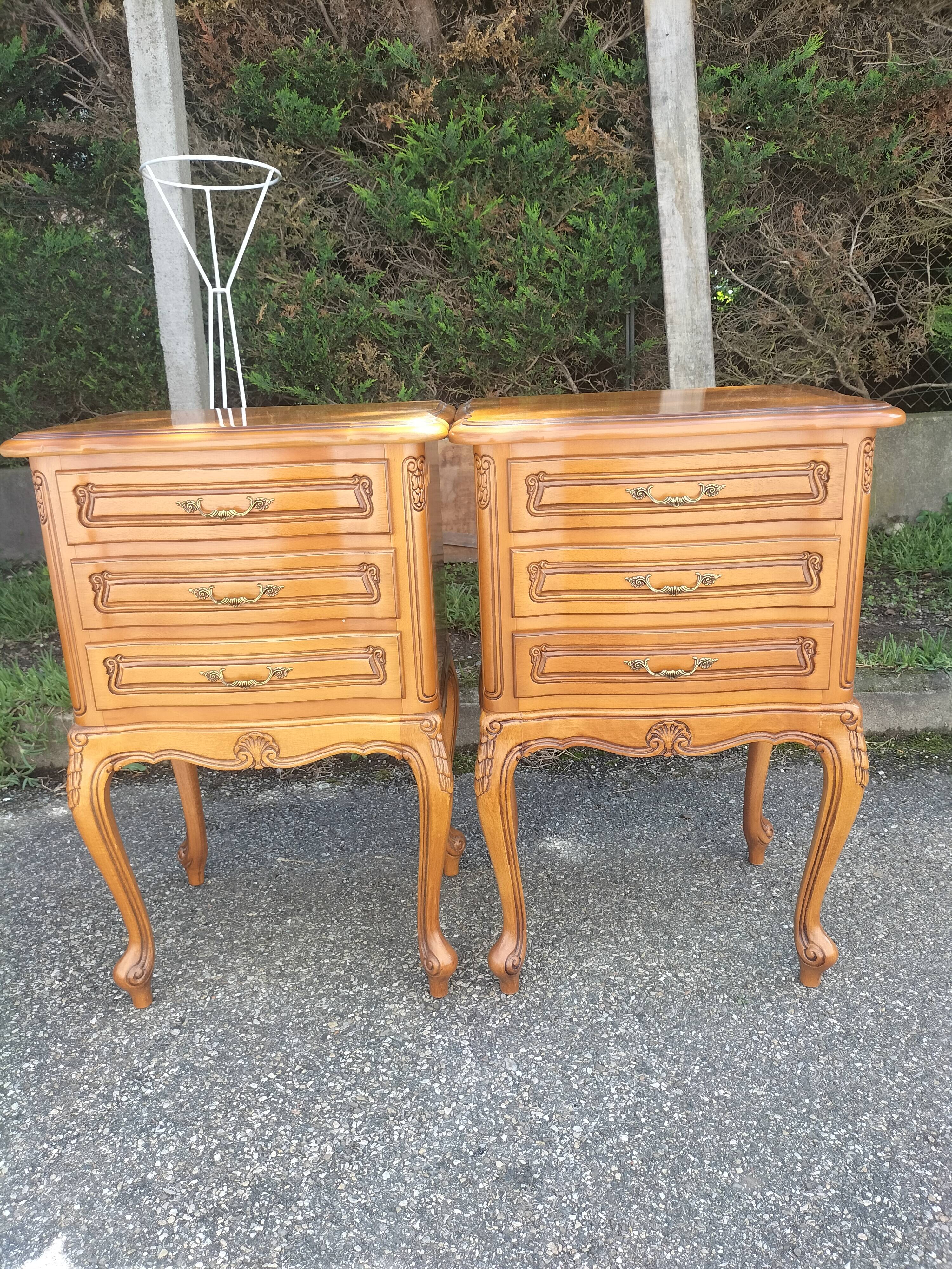 Set of 2 bedside tables