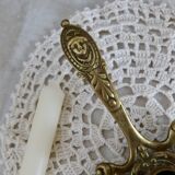 Elegant vintage solid brass cellar rat with handle