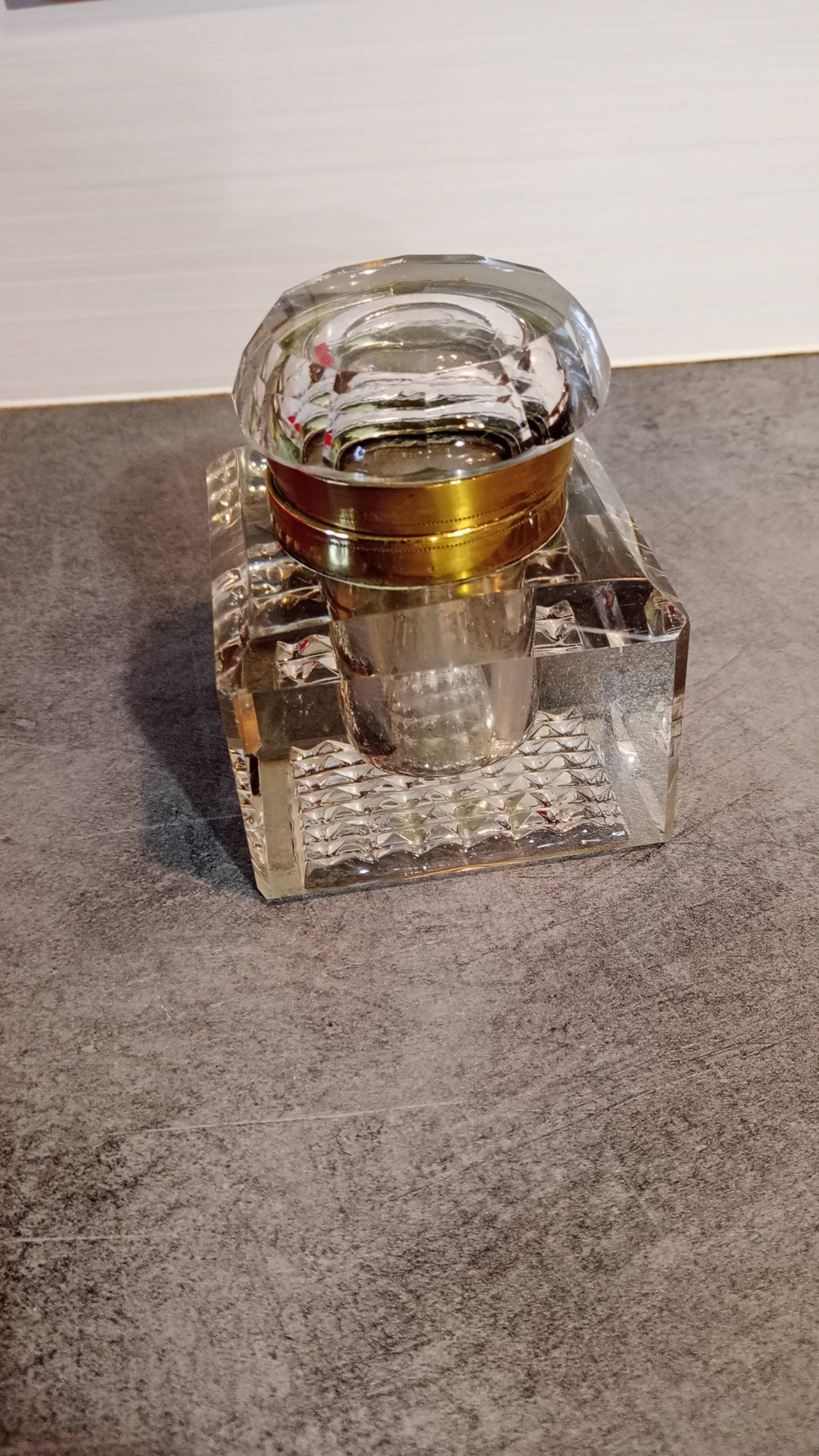 Encrier en cristal taillé et bronze