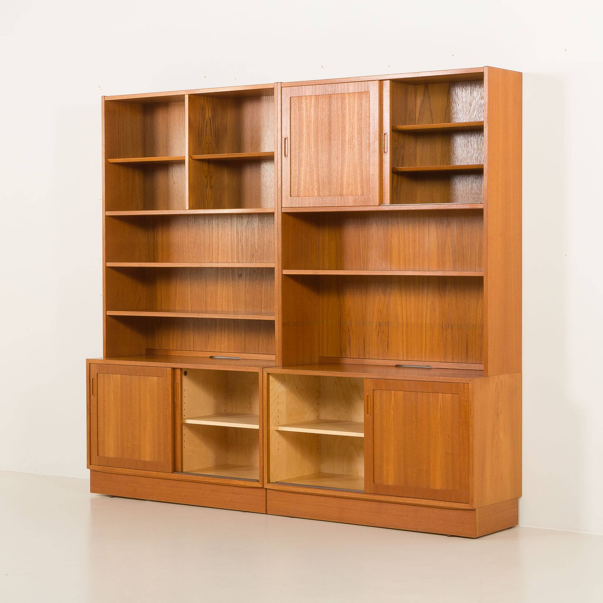 Danish mid century modular bookcase in teak by Poul Hundevad , Denmark