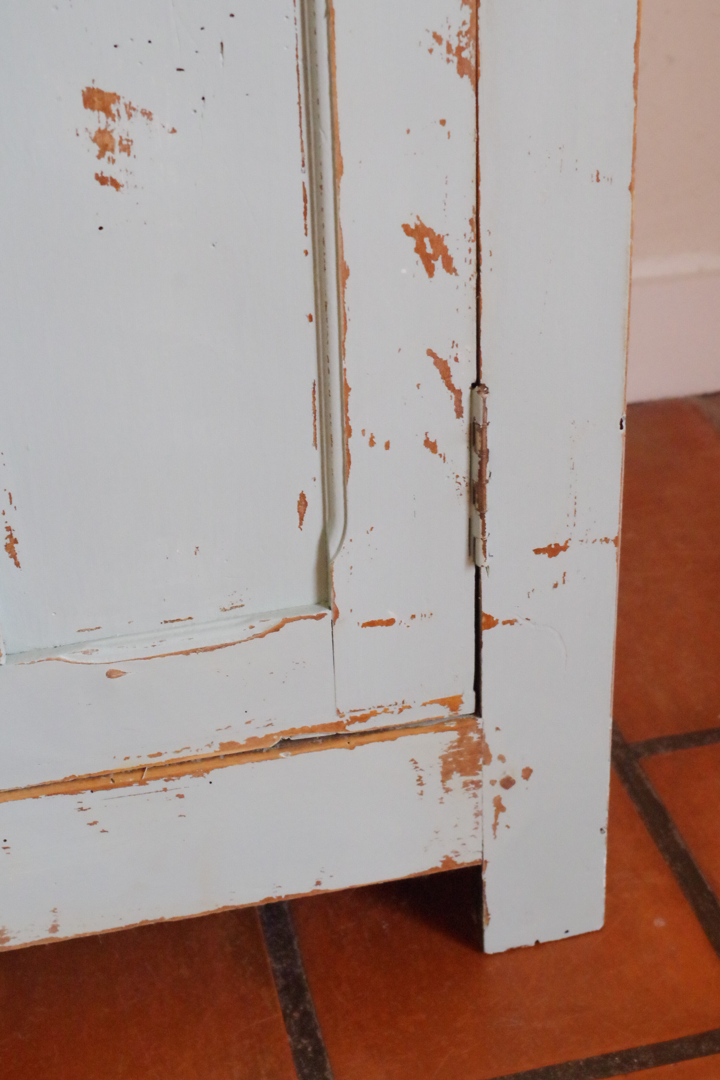 Parisian wardrobe colors soft blue patinated