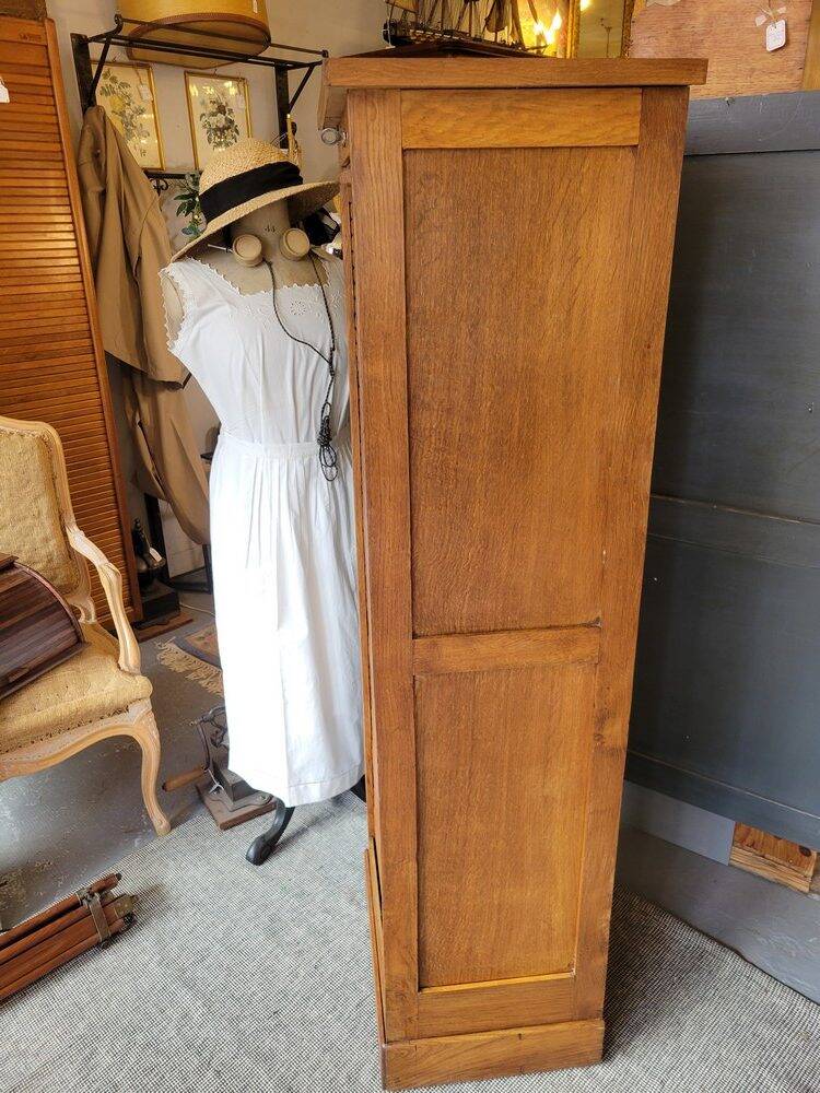 Single-curtain filing cabinet