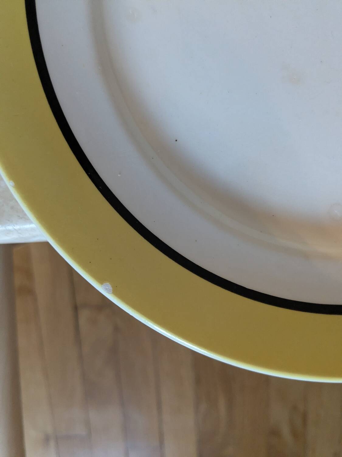 Six vintage dinner plates