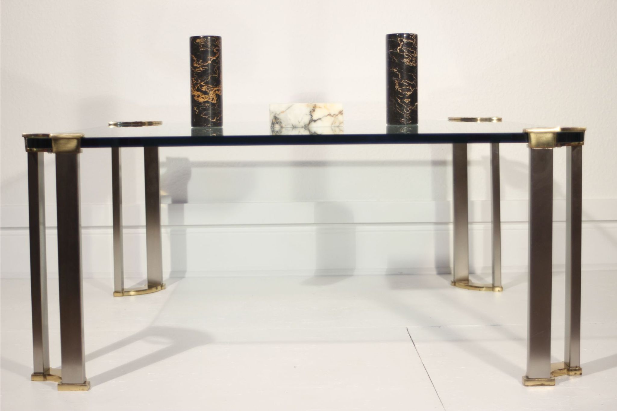 Table basse en bronze & verre trempé par Peter Ghyczy, 1970s