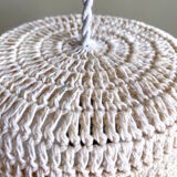 Beige crochet suspension
