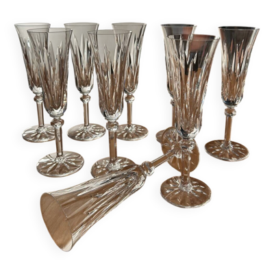 9 flûtes à champagne en cristal taillé Saint Louis