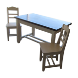 Table de salon et 2 chaises
