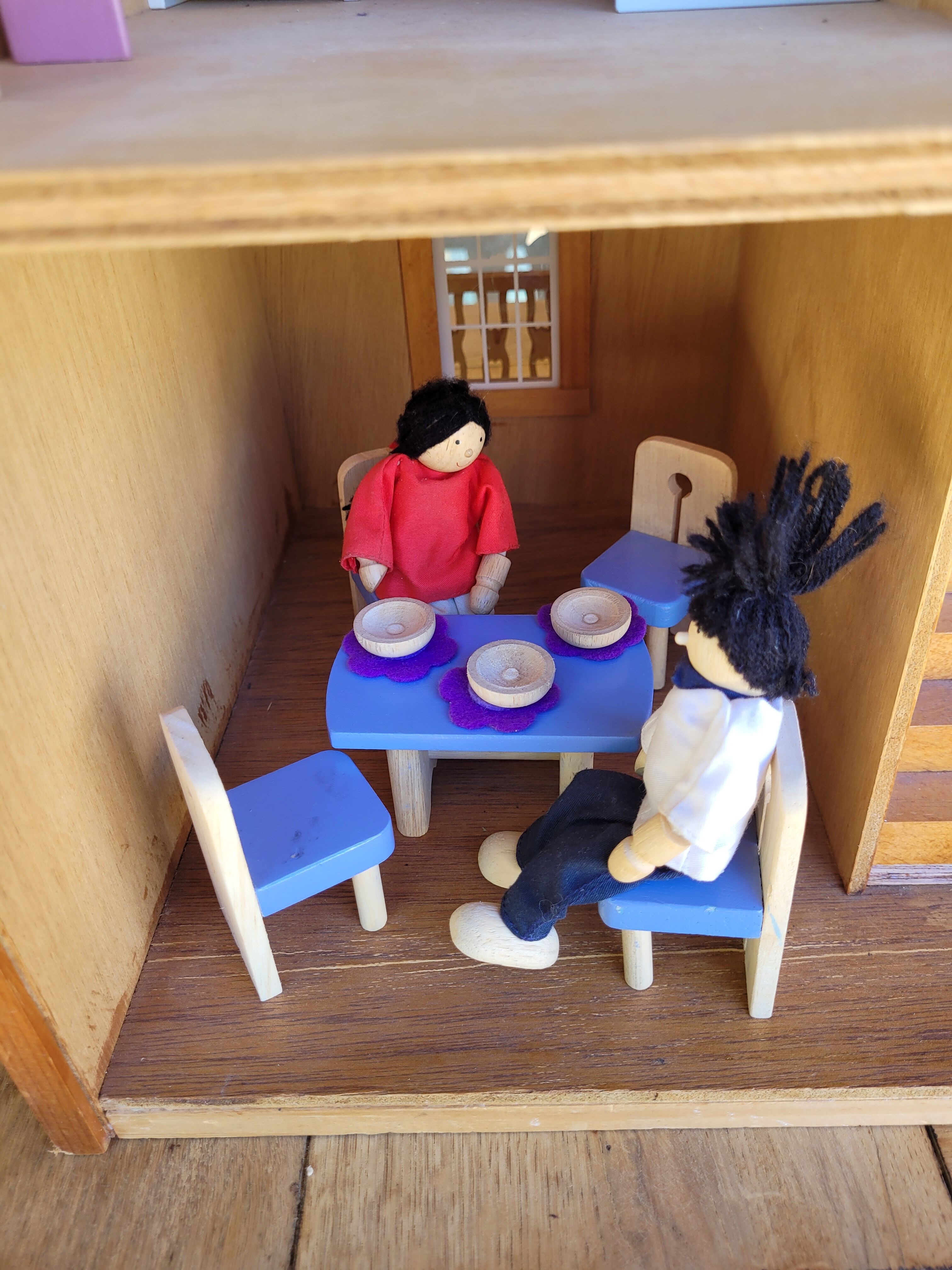 Artisanal cottage house for dolls
