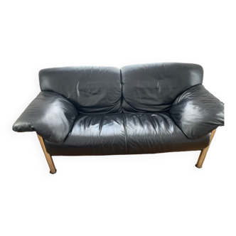Poltrona Frau sofa model Pausa by the designer P.Cerri