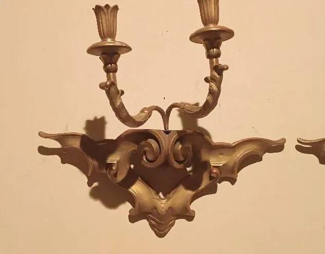 Paire de appliques murales antiques en bois doré du 19ème siècle.