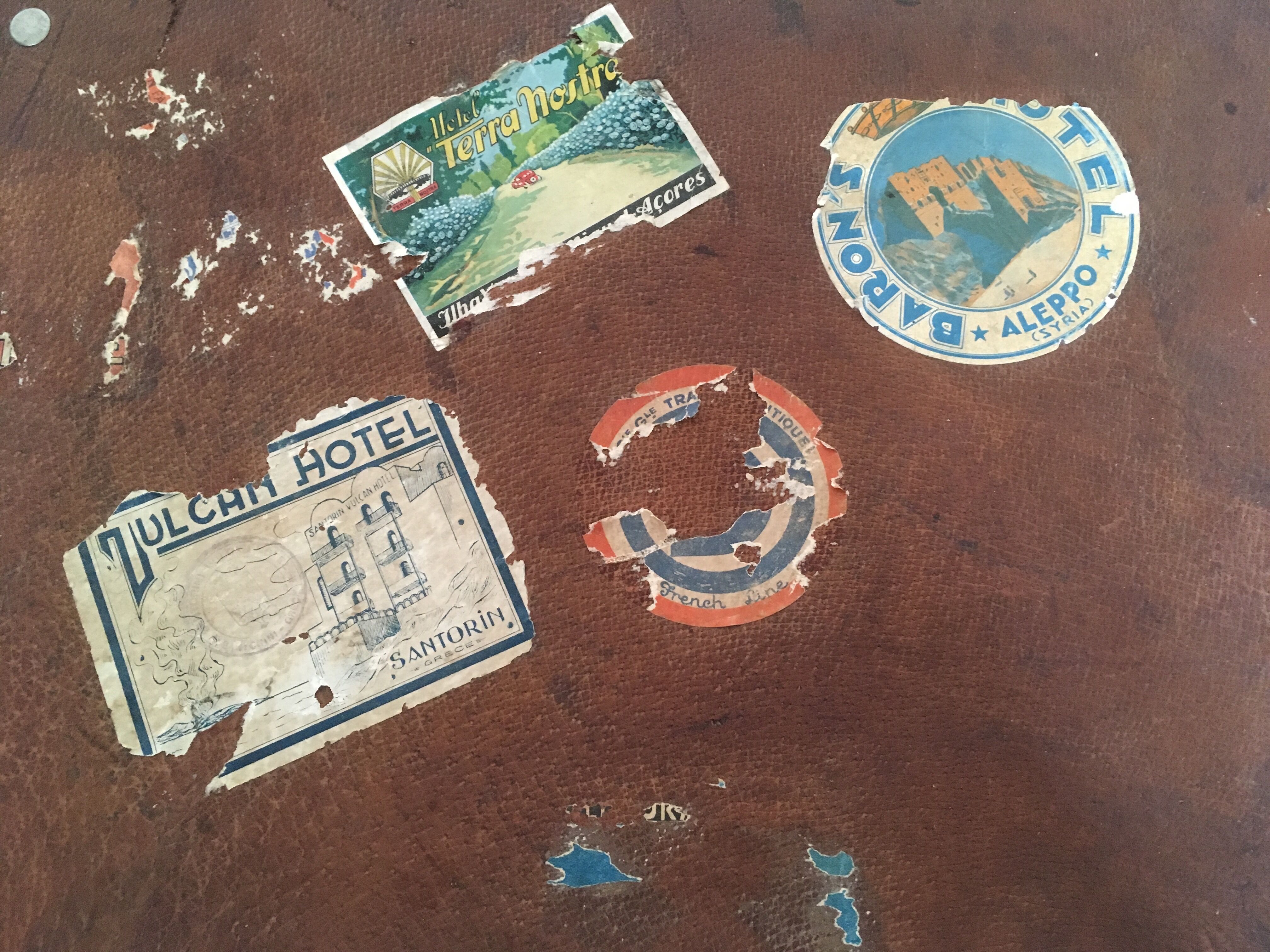 Suitcase of leather with labels of palaces