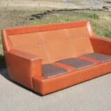 Canapé "space age". Cuir fauve. Circa 1970