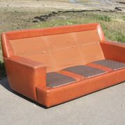 Canapé "space age". Cuir fauve. Circa 1970