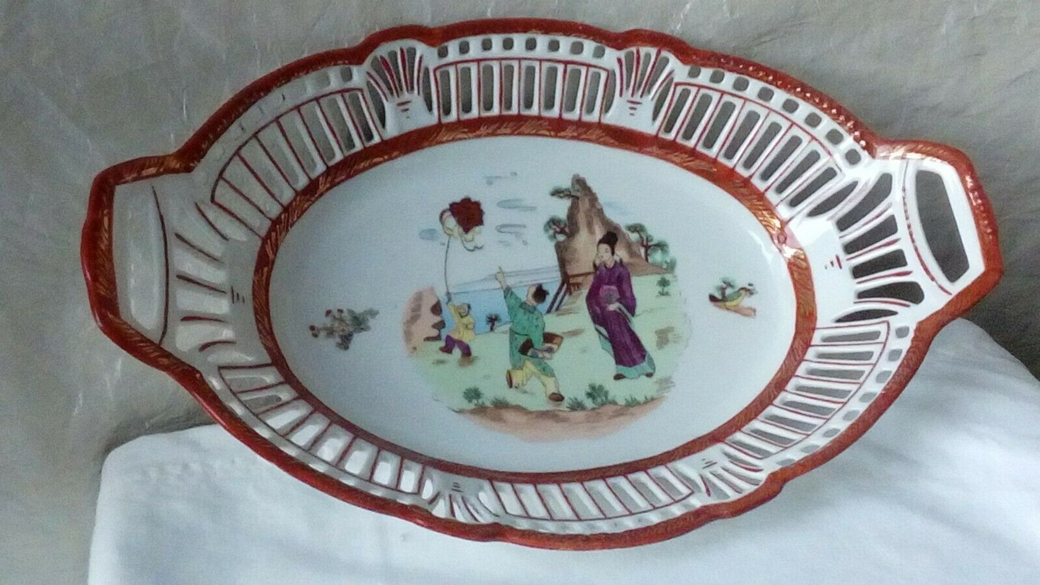 Pierced porcelain basket from Bavaria, Asian decorative bread basket.
