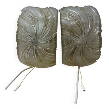 Paire de appliques murales en verre taillé texturé, années 1970