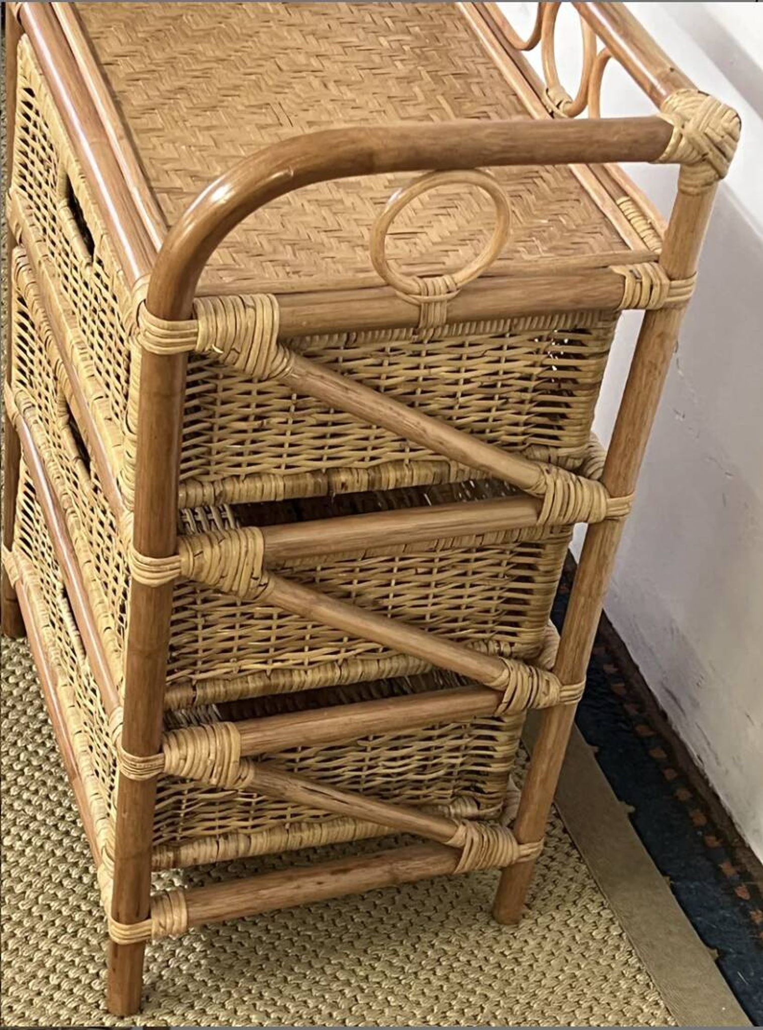Commode en rotin vintage