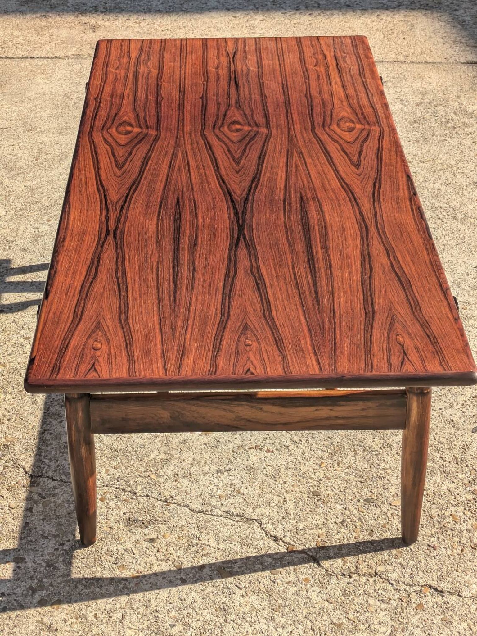 Table basse vintage en palissandre – style scandinave années 60