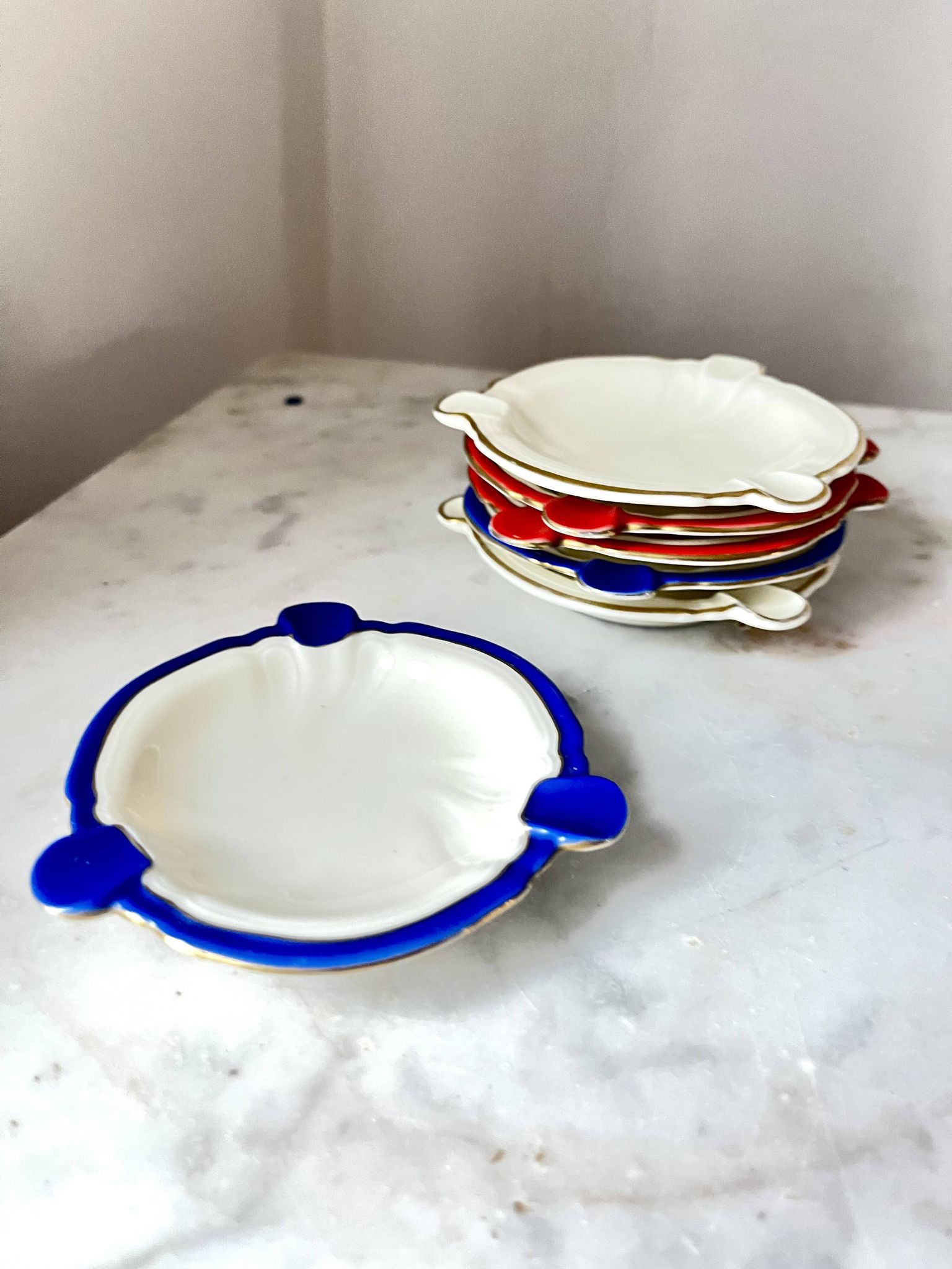 Cendrier en céramique vintage Rosenthal Elfenbein Kronach, série Miramar avec rouge