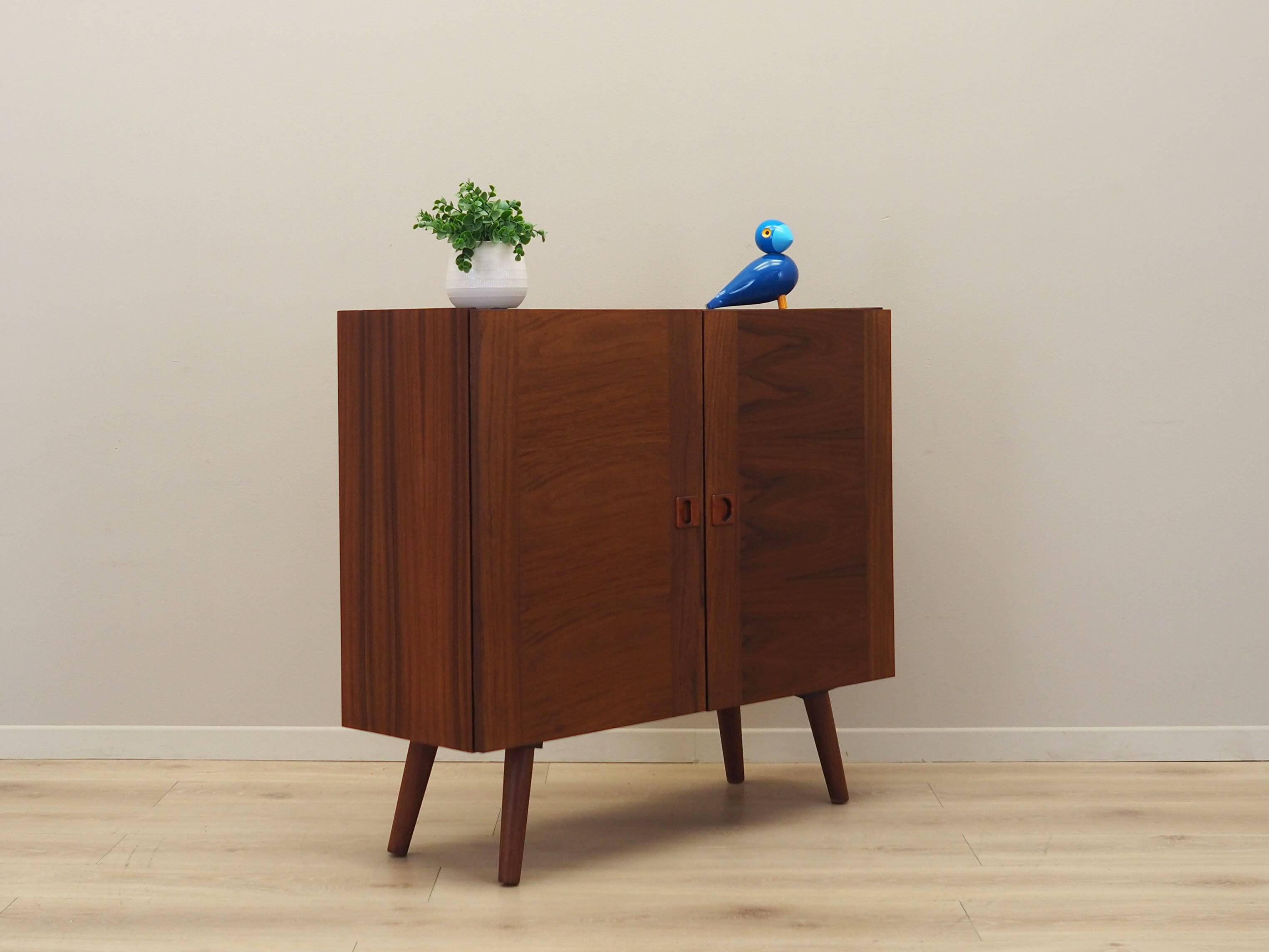 Armoire en palissandre, design danois, années 1970, production : Danemark