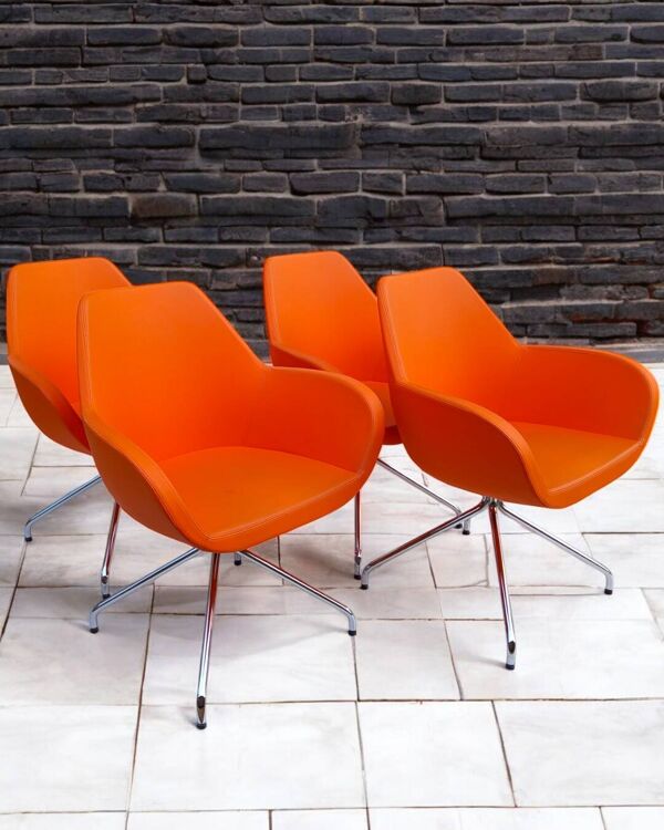 Suite de 4 Fauteuils pop Fan 10H pour Profim designer Piotr Kuchciński