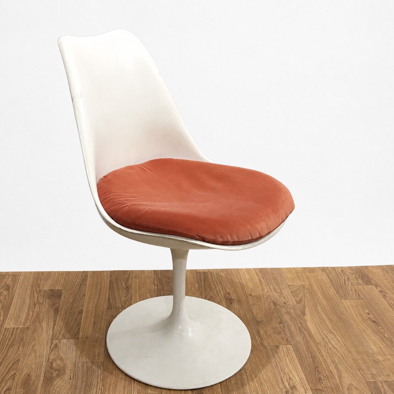 Tulip Chair by Eero Saarinen for Knoll