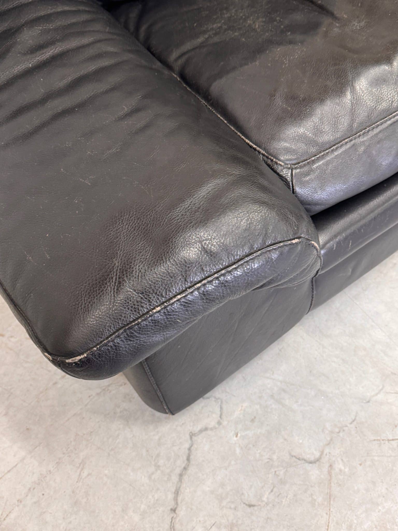 Vintage Ligne Roset armchair – Model Soleil Noir (1990) – Black leather