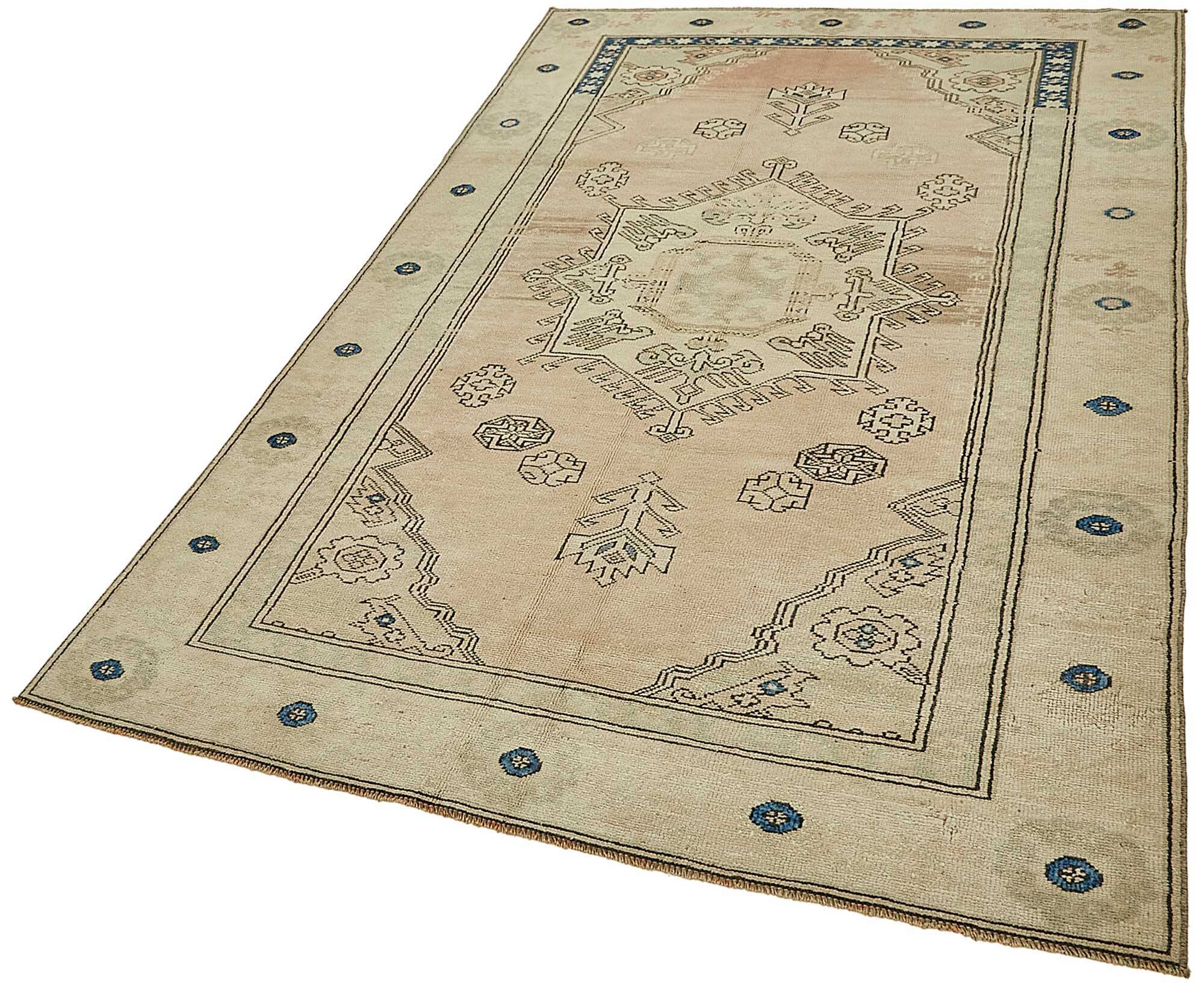 Turkish Vintage Anatolian Rug 142 cm x 227 cm