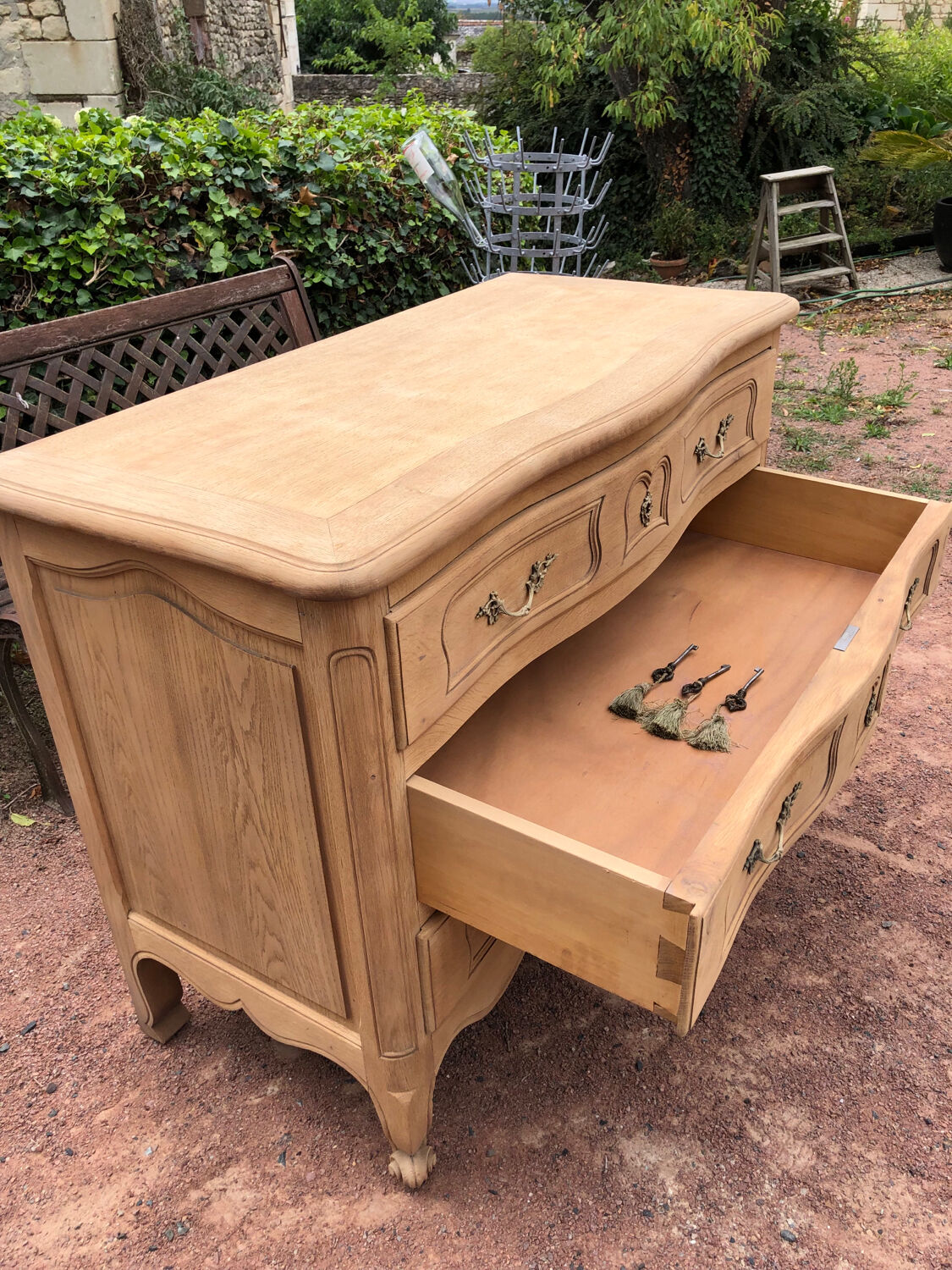 Oak chest of drawers