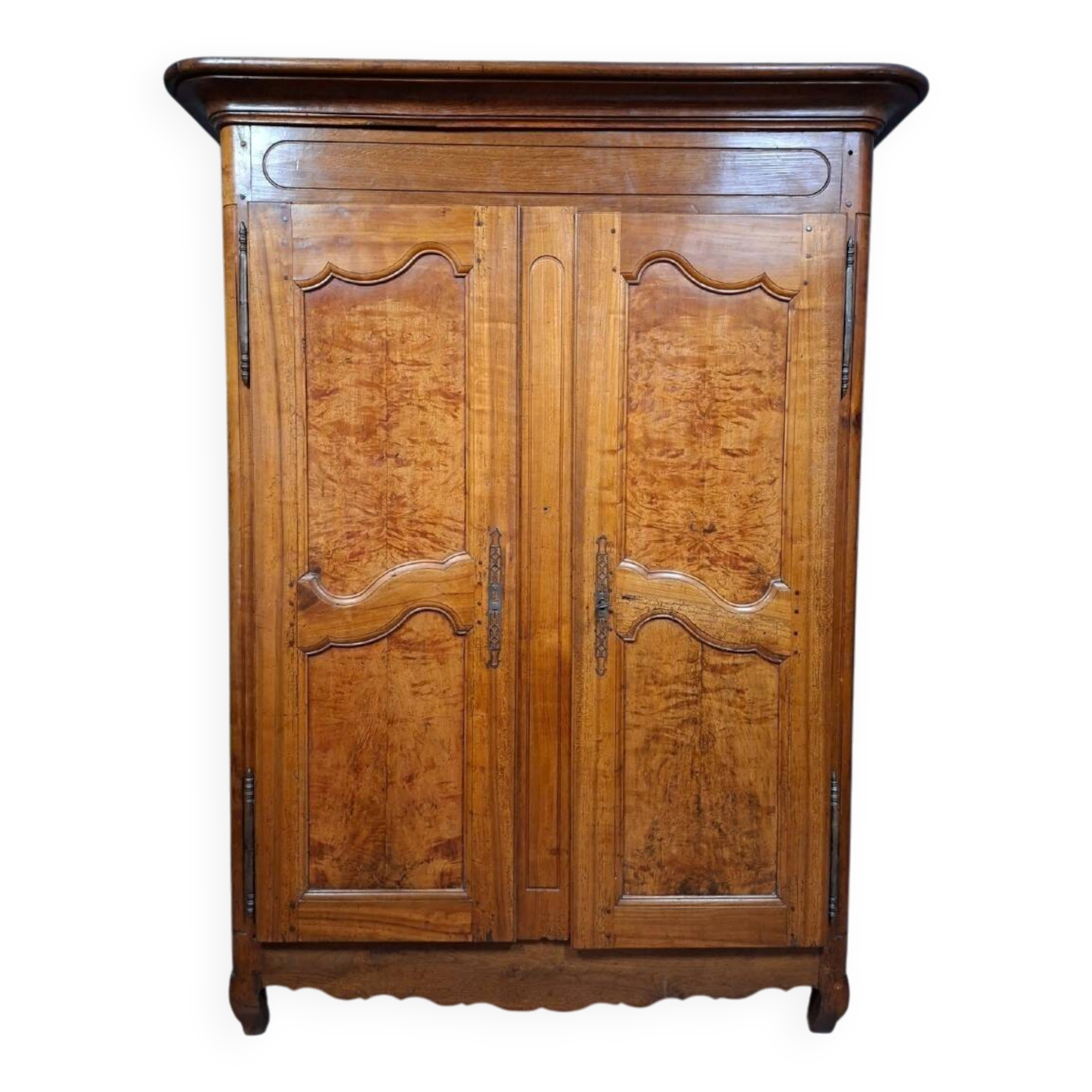 Louis XV wardrobe in solid walnut, 18th century.