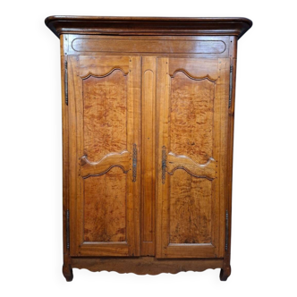 Louis XV wardrobe in solid walnut, 18th century.
