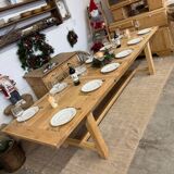 Extendable farmhouse table in solid oak