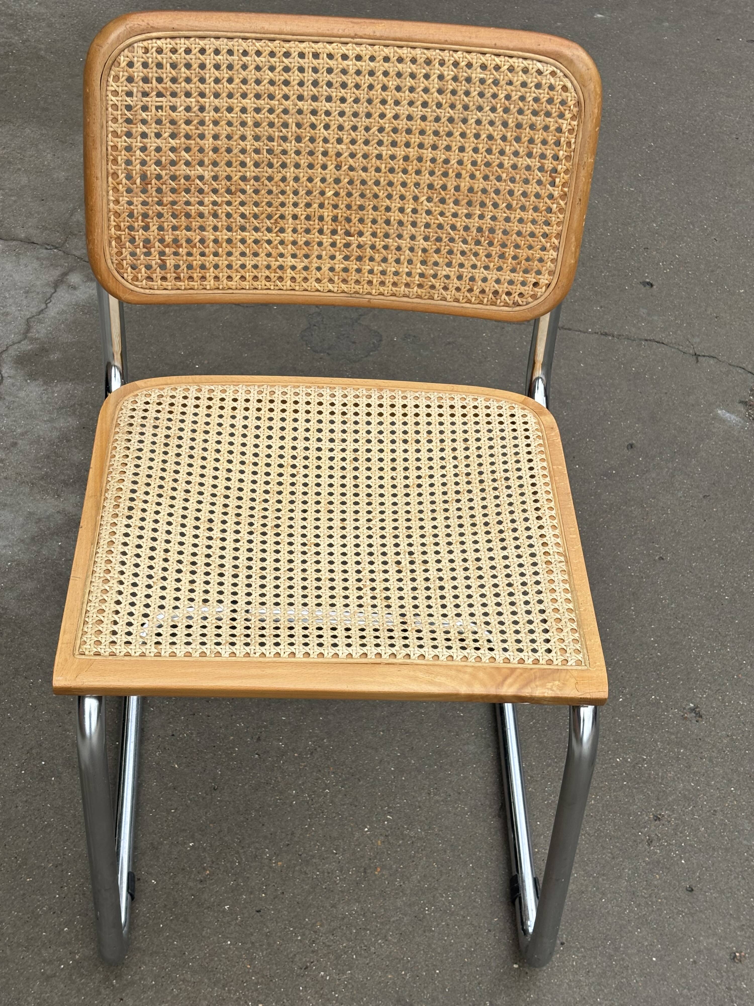 Chaise de design Cesca modèle B32 en chrome
