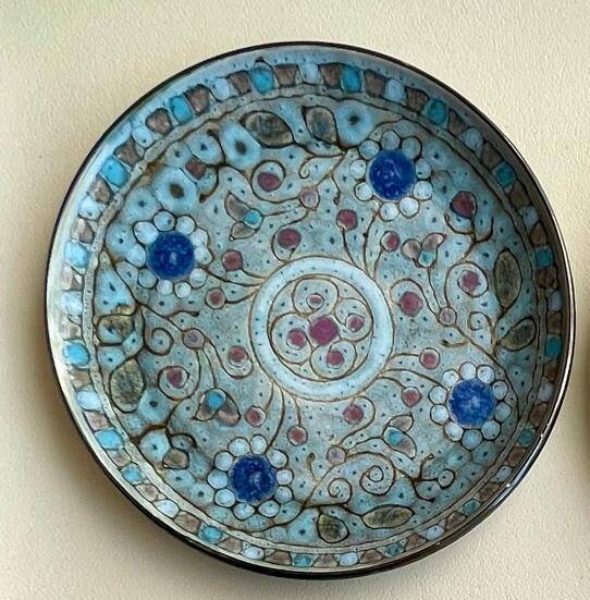 Assiette plate en céramique émaillée, Danuta Le Hénaff