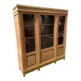 Raw wood display case with 3 doors, oak