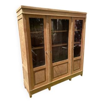 Raw wood display case with 3 doors, oak