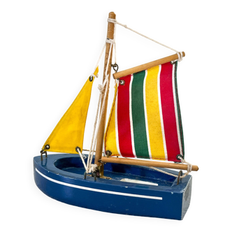 Wooden bathtub sailboat, perhaps a Tirot.